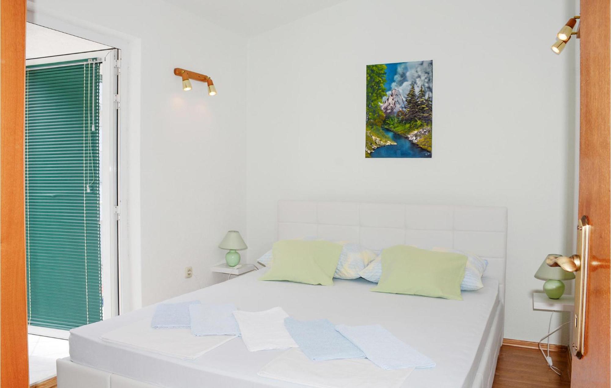 Amazing Apartment In Baska Voda With Wifi Luaran gambar
